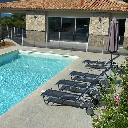 Magnifique Vue Et Piscine Chauffee A 250m De La *