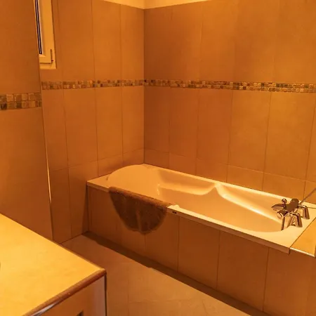 Magnifique Vue Et Piscine Chauffée à 250m De La *