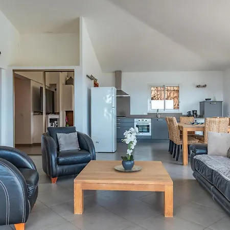 Magnifique Vue Et Piscine Chauffée à 250m De La *