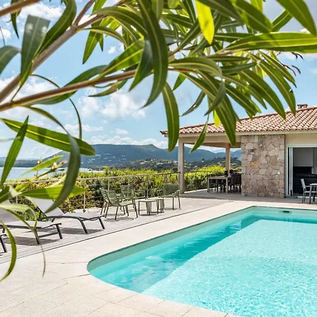 Magnifique Vue Et Piscine Chauffée à 250m De La Villa